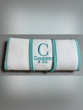 Carmindy & Co. Bag with makeup brushes, White  with Aqua Trim